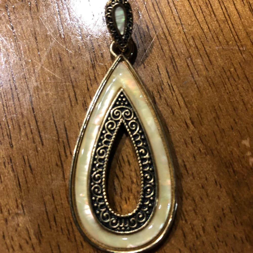 Sale ⭐️⭐️Lia Sophia Pendant⭐️⭐️